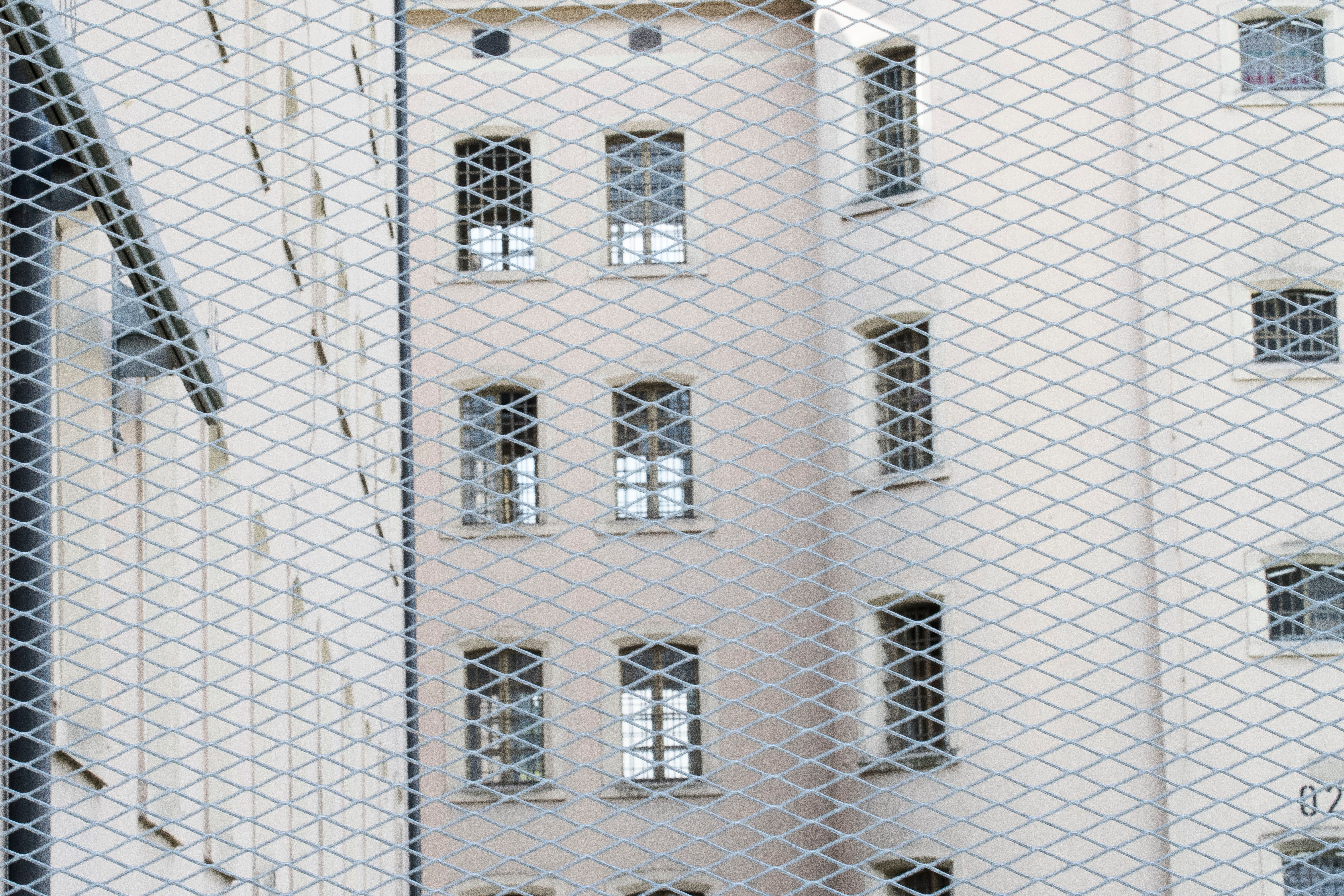 Grille prison